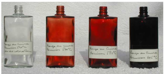 Exemple de l'influence de la température sur la coloration à l'or, du transparent au brun en passant par le rouge rubis.